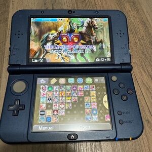 New Nintendo 3DS Modded, Navy Blue color. Hundred games.